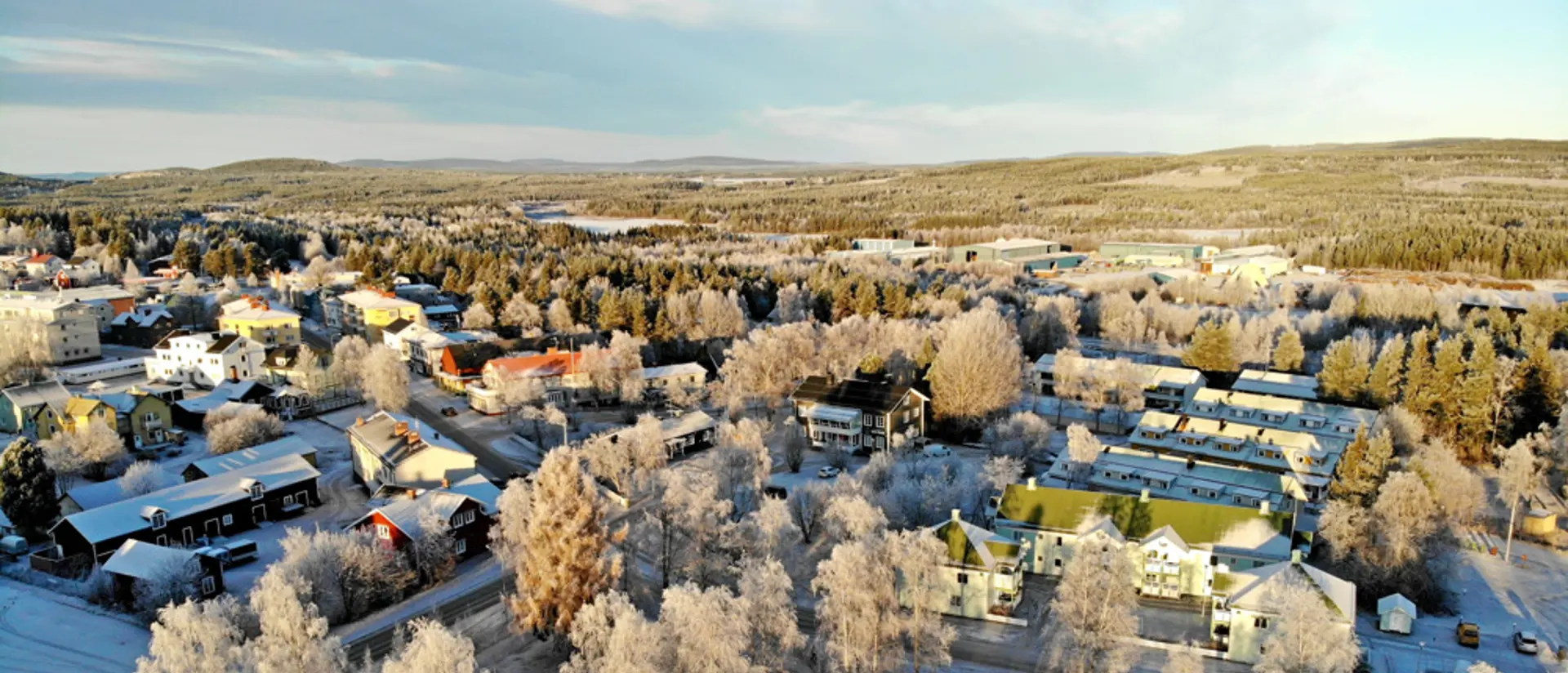 Flygbild över Jokkmokk i vinter