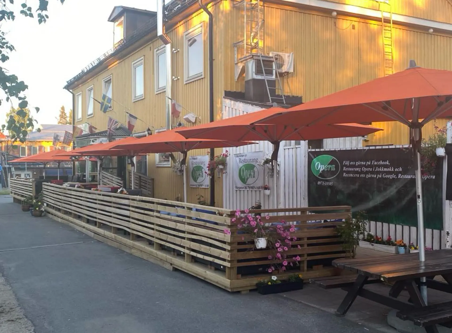 uterservering på trottoar