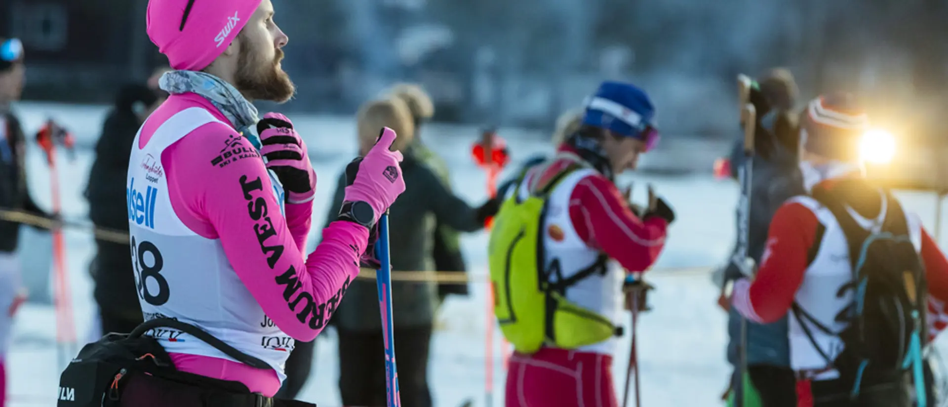 Skidåkare startklara inför Nordenskiöldsloppet.