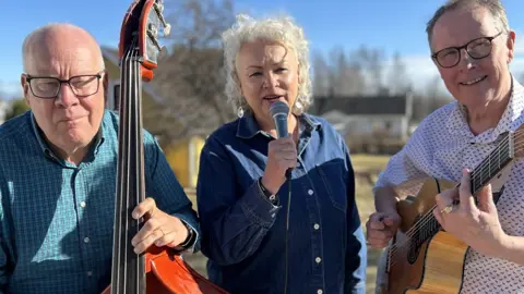 Konsert med Trio KaTjinG
