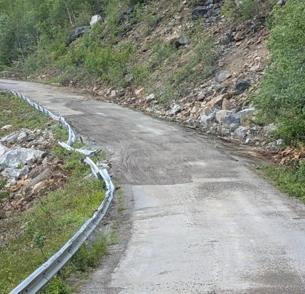 Vägen Västerut har öppnat efter ras